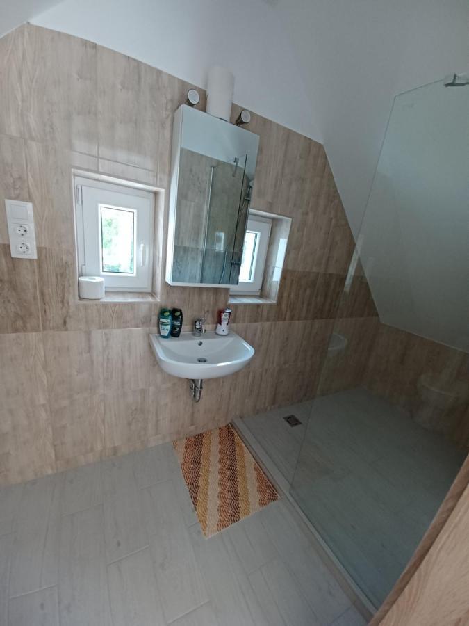 Fazekas Vendeghaz Hotel บาลาตอนเคเรสตูร์ ภายนอก รูปภาพ